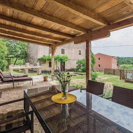 2 Bedroom Gorgeous In Casa de Férias