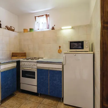 2 Bedroom Gorgeous In Buje