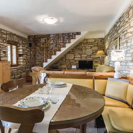 2 Bedroom Gorgeous In Casa de Férias